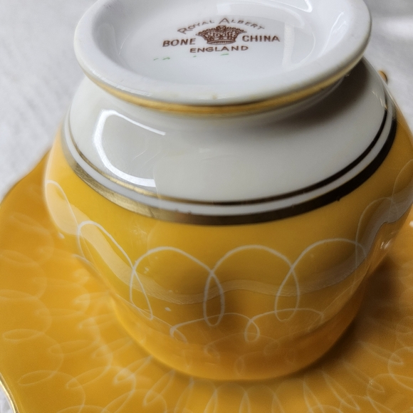 Royal Albert Crown Bone England China Teacup Saucer YELLOW GOLD w/White Swirls - Picture 13 of 16